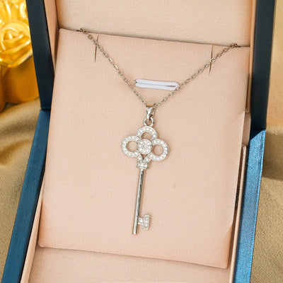 A simple and fashionable collarbone necklace