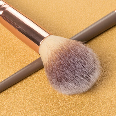 Double-Ended Foundation Makeup Brushes: Perfect for Applying Liquid, Powder, and Concealer!