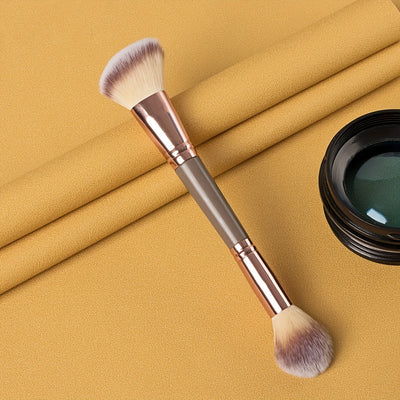 Double-Ended Foundation Makeup Brushes: Perfect for Applying Liquid, Powder, and Concealer!