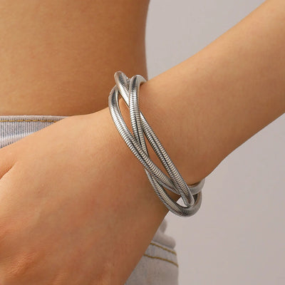 European and American exaggerated necklace personality snake bone multi-layer three line winding loop buckle punk metal necklace