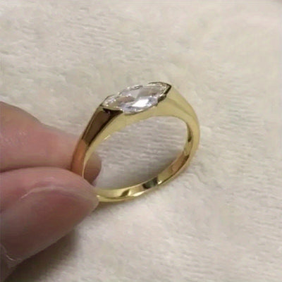 18 Karat vergoldeter zierlicher Verlobungsring mit eingelegtem glänzendem Zirkonia, Partyschmuck, feines Jubiläumsgeschenk für Frauen